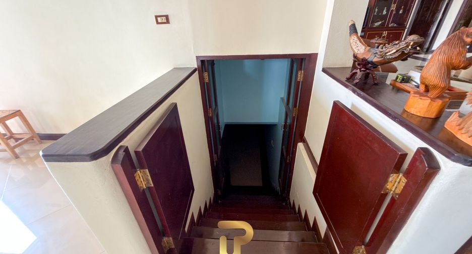 For sale 5 bedrooms villa in East Pattaya, Pattaya