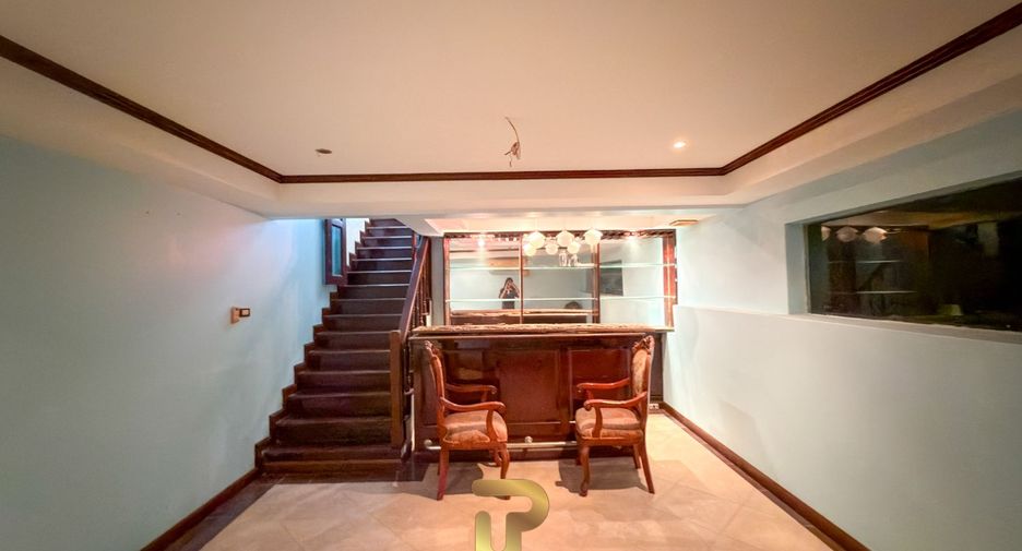 For sale 5 bedrooms villa in East Pattaya, Pattaya