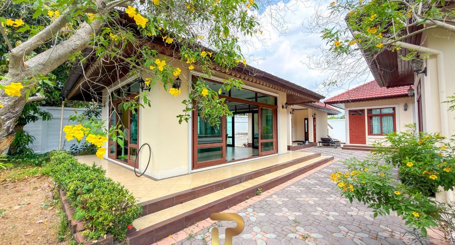 For sale 5 bedrooms villa in East Pattaya, Pattaya