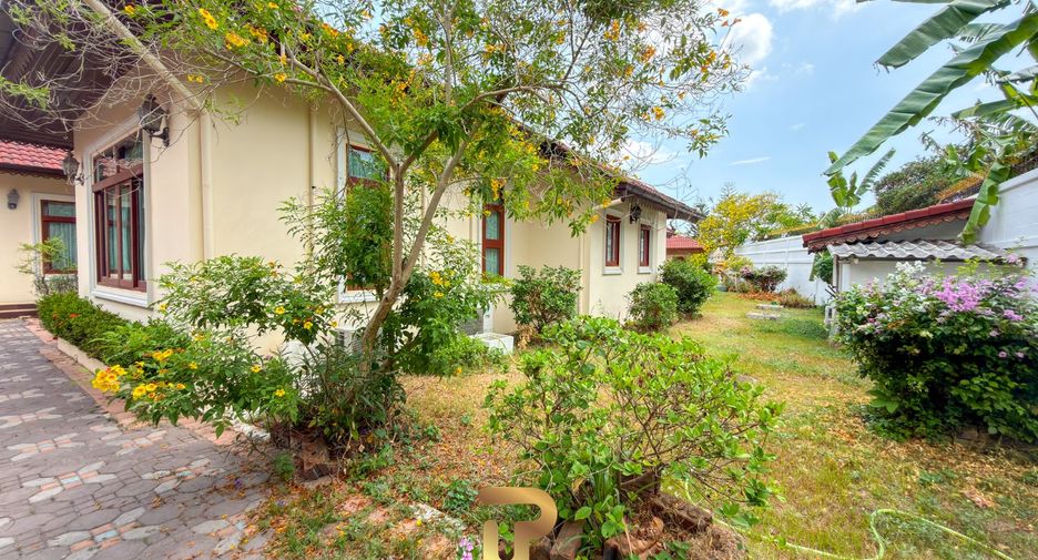 For sale 5 bedrooms villa in East Pattaya, Pattaya