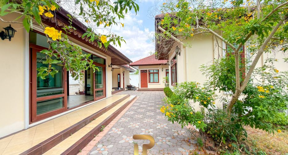 For sale 5 bedrooms villa in East Pattaya, Pattaya