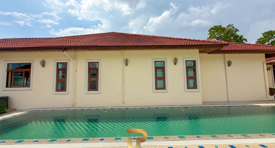 For sale 5 bedrooms villa in East Pattaya, Pattaya