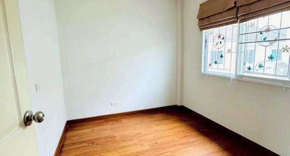 For sale 3 bedrooms townhouse in Mueang Pathum Thani, Pathum Thani