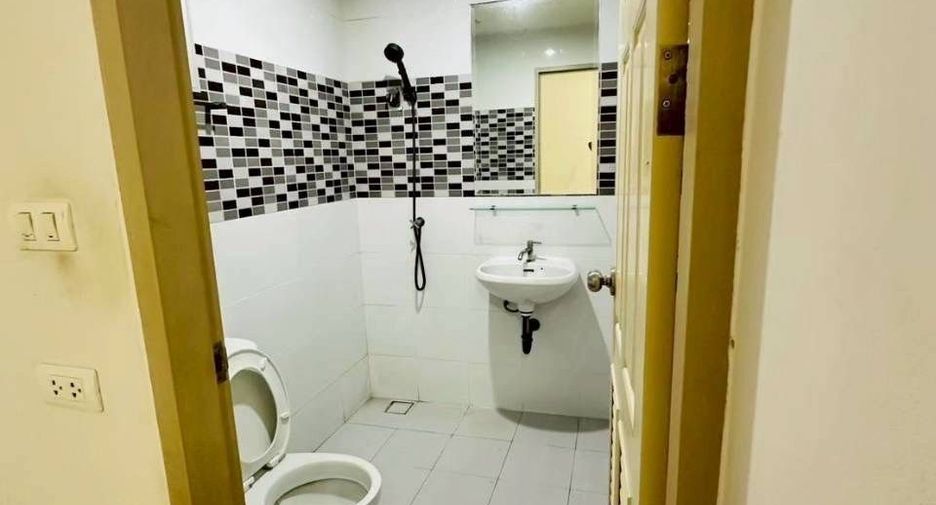For sale 3 bedrooms townhouse in Mueang Pathum Thani, Pathum Thani