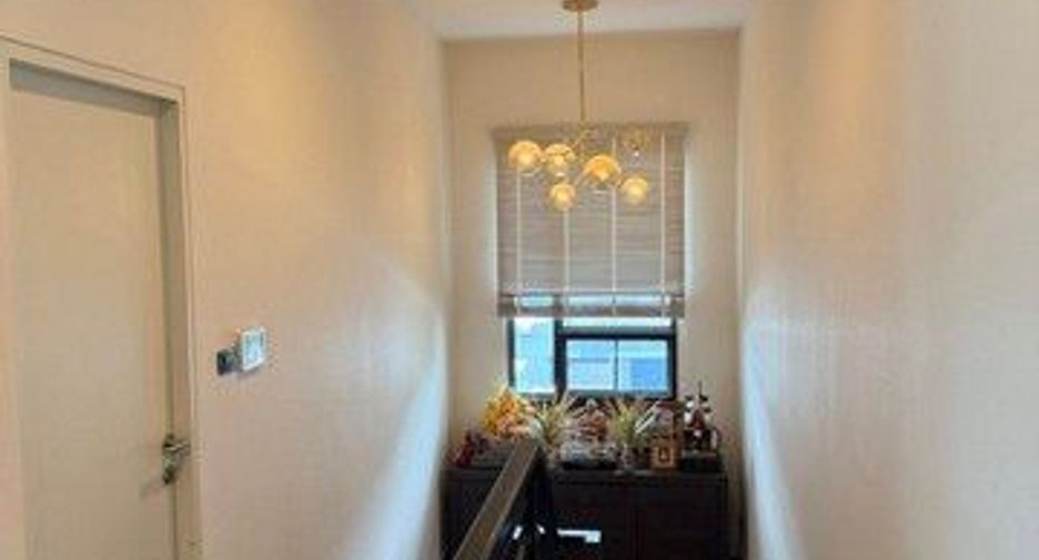 For sale 4 bedrooms house in Thawi Watthana, Bangkok