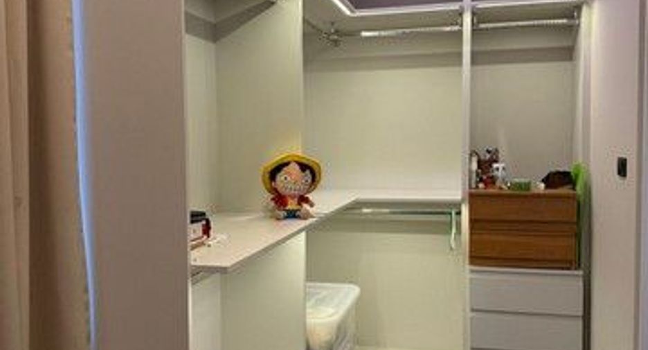 For sale 4 bedrooms house in Thawi Watthana, Bangkok