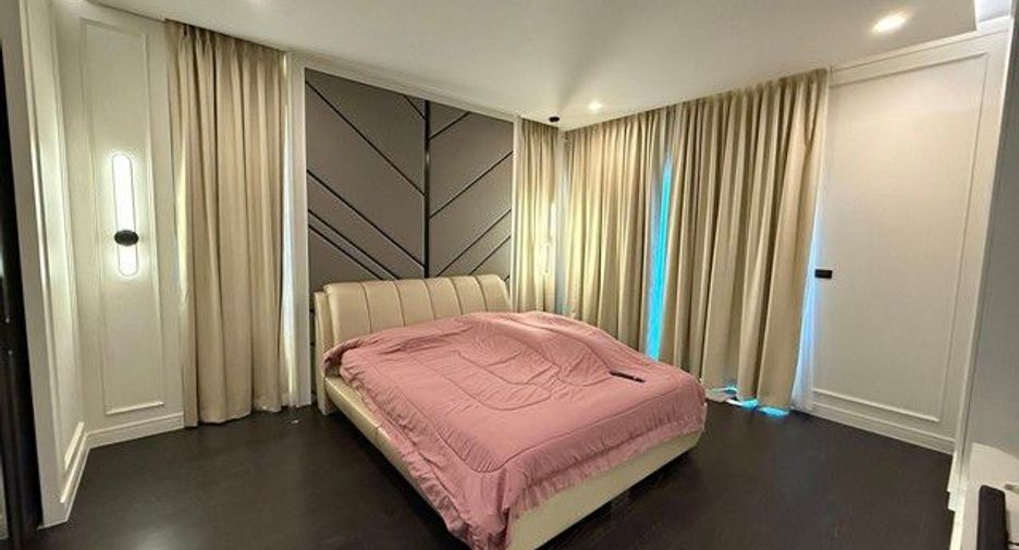 For sale 4 bedrooms house in Thawi Watthana, Bangkok