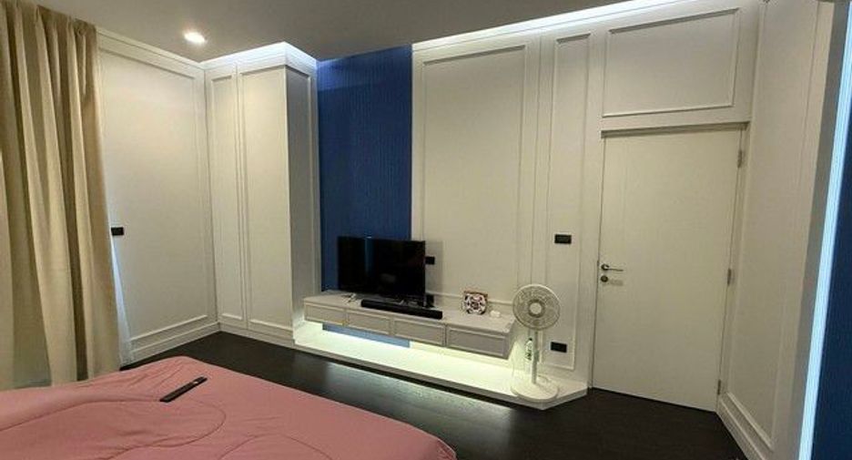 For sale 4 bedrooms house in Thawi Watthana, Bangkok