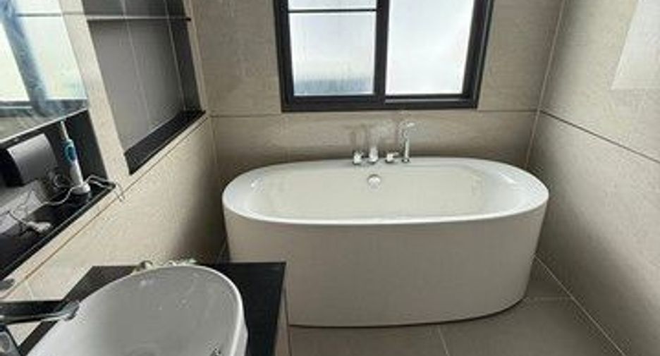 For sale 4 bedrooms house in Thawi Watthana, Bangkok