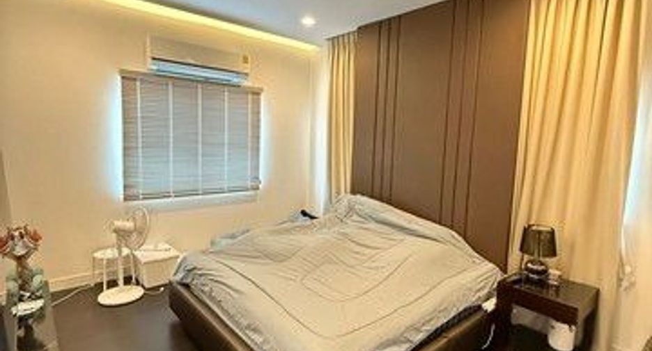For sale 4 bedrooms house in Thawi Watthana, Bangkok