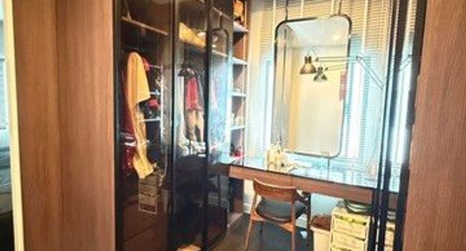For sale 4 bedrooms house in Thawi Watthana, Bangkok