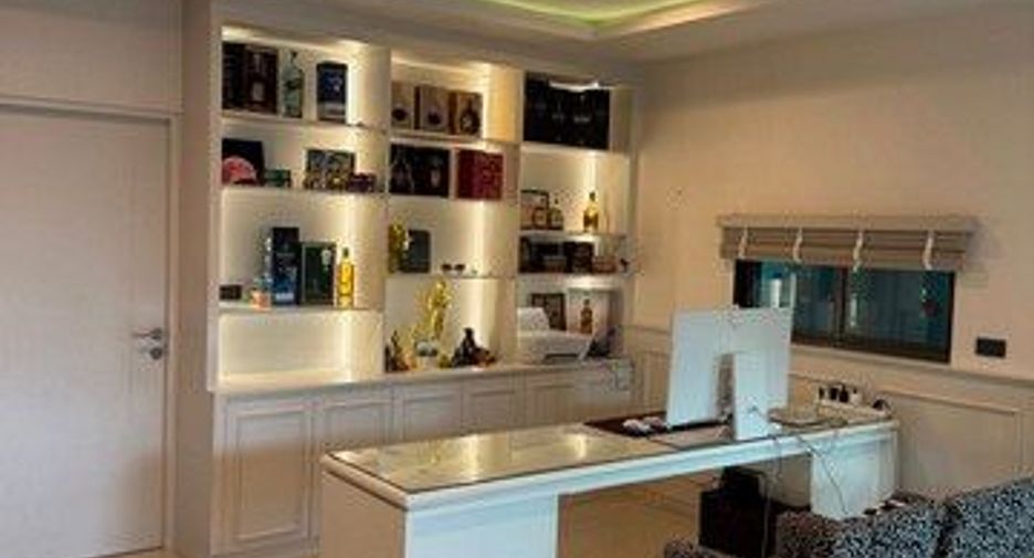 For sale 4 bedrooms house in Thawi Watthana, Bangkok
