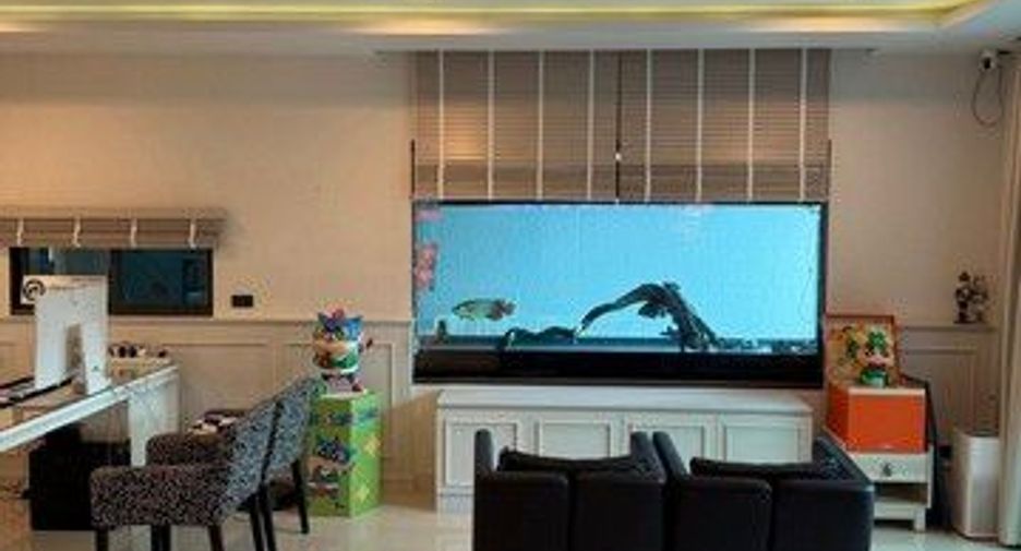 For sale 4 bedrooms house in Thawi Watthana, Bangkok