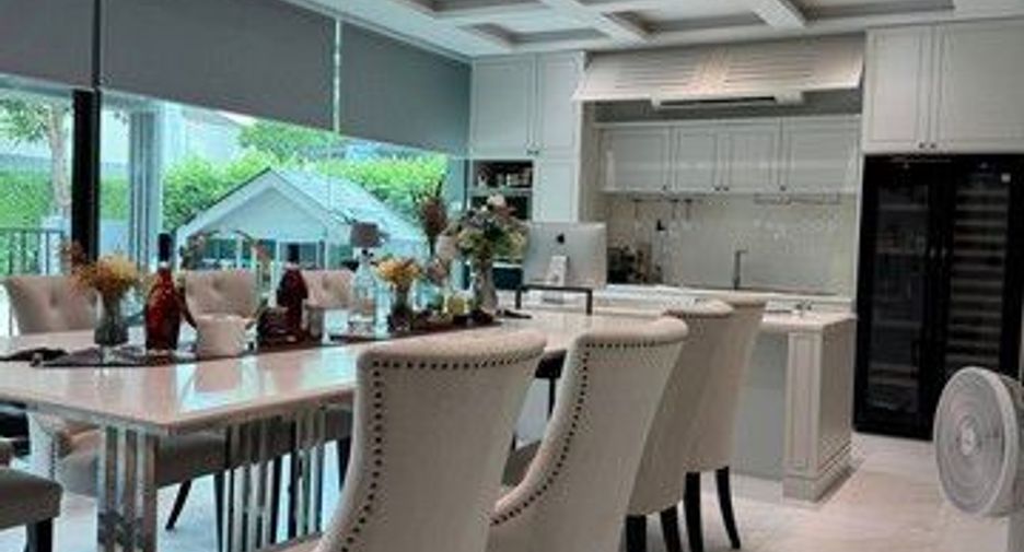 For sale 4 bedrooms house in Thawi Watthana, Bangkok