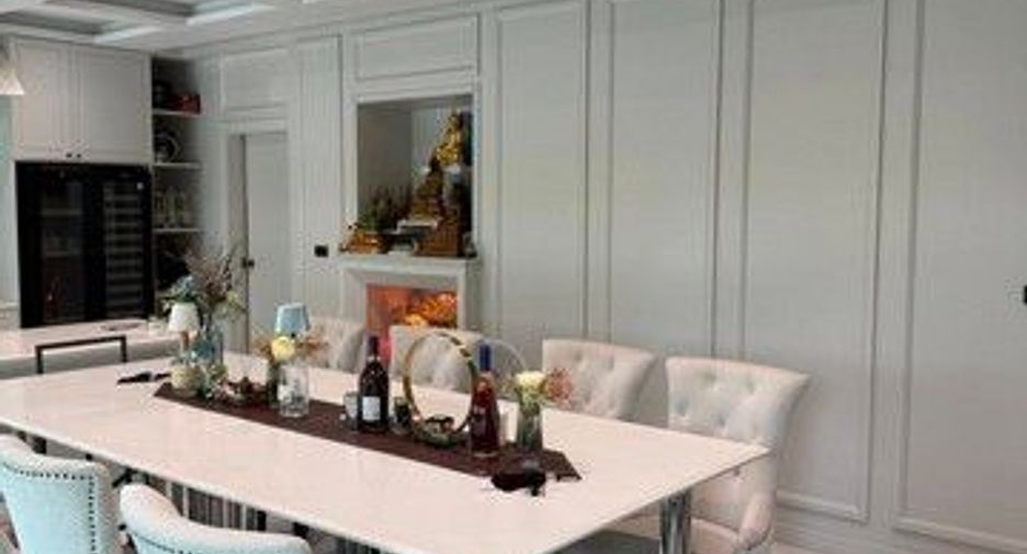 For sale 4 bedrooms house in Thawi Watthana, Bangkok