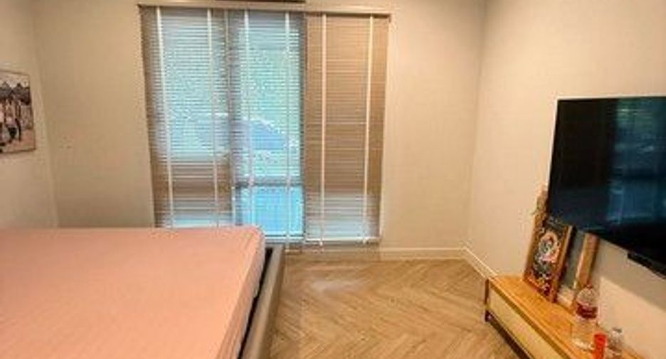 For sale 4 bedrooms house in Thawi Watthana, Bangkok