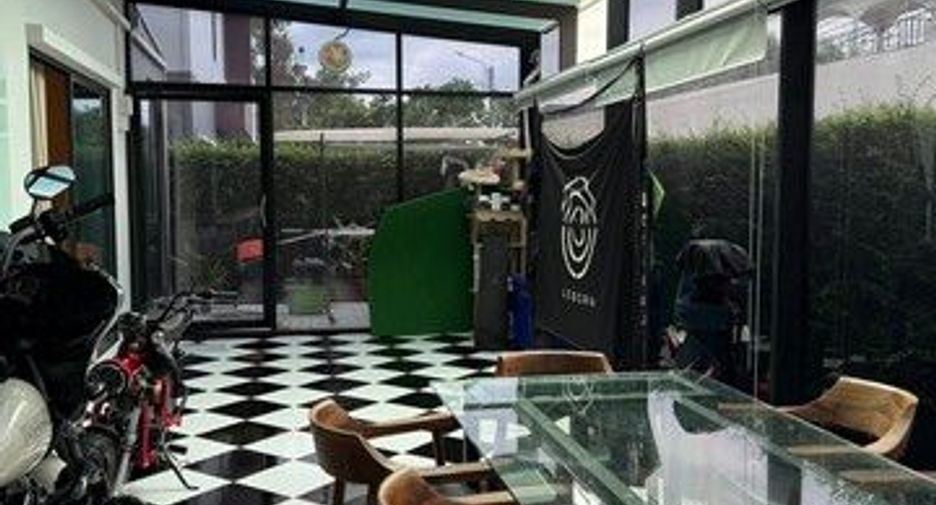 For sale 4 bedrooms house in Thawi Watthana, Bangkok