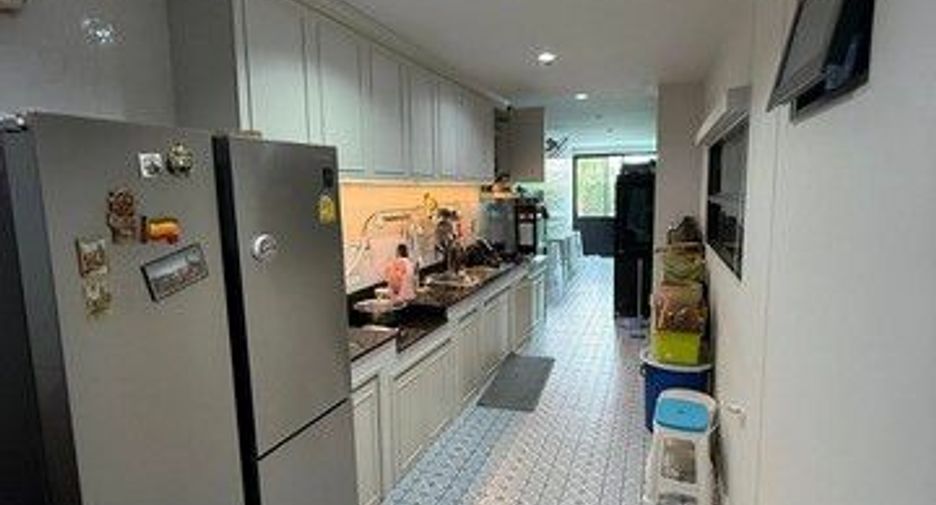 For sale 4 bedrooms house in Thawi Watthana, Bangkok