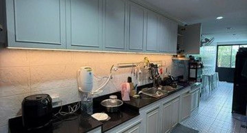 For sale 4 bedrooms house in Thawi Watthana, Bangkok