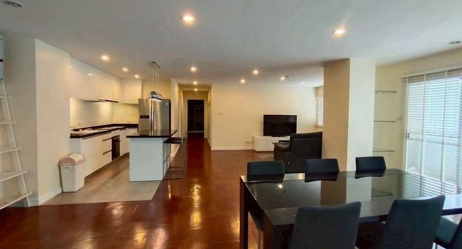For rent 2 bedrooms condo in Bang Rak, Bangkok