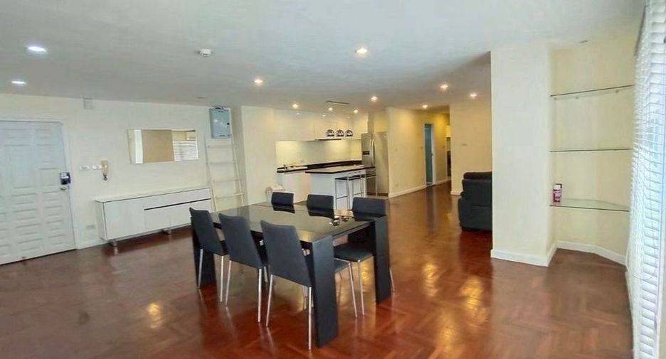 For rent 2 bedrooms condo in Bang Rak, Bangkok