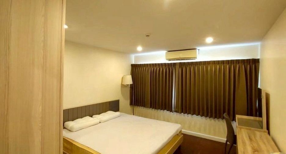 For rent 2 bedrooms condo in Bang Rak, Bangkok