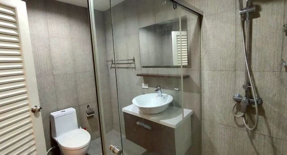 For rent 2 bedrooms condo in Bang Rak, Bangkok