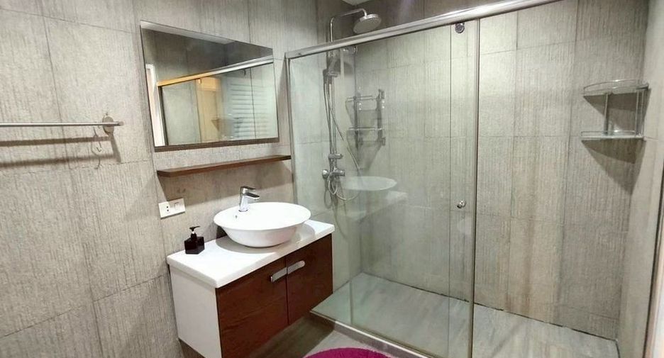 For rent 2 bedrooms condo in Bang Rak, Bangkok
