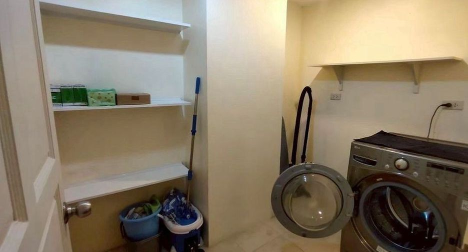 For rent 2 bedrooms condo in Bang Rak, Bangkok