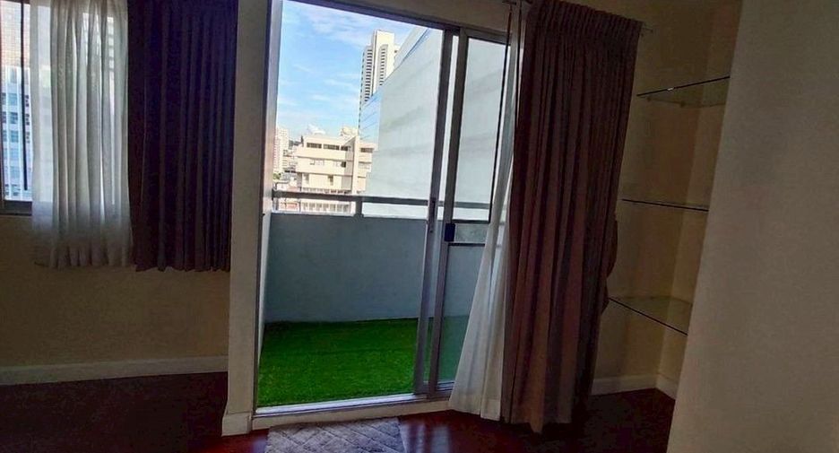 For rent 2 bedrooms condo in Bang Rak, Bangkok