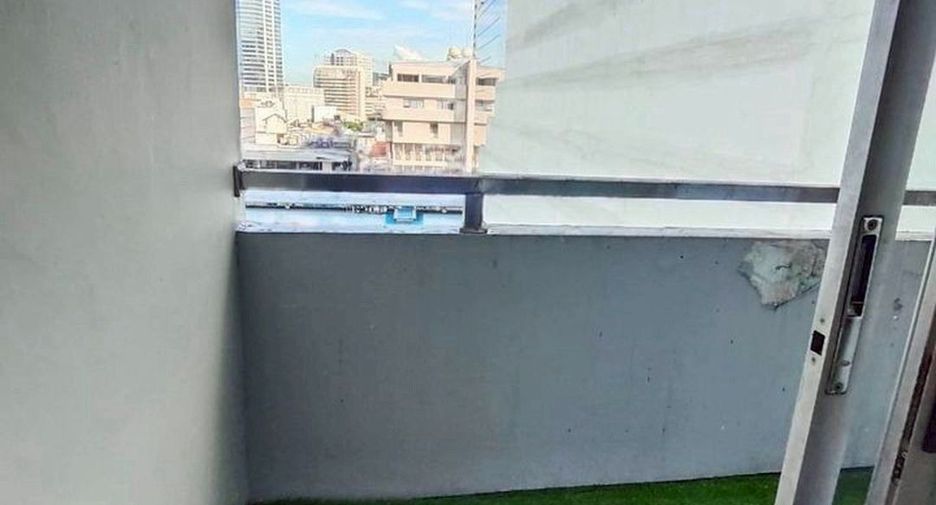 For rent 2 bedrooms condo in Bang Rak, Bangkok