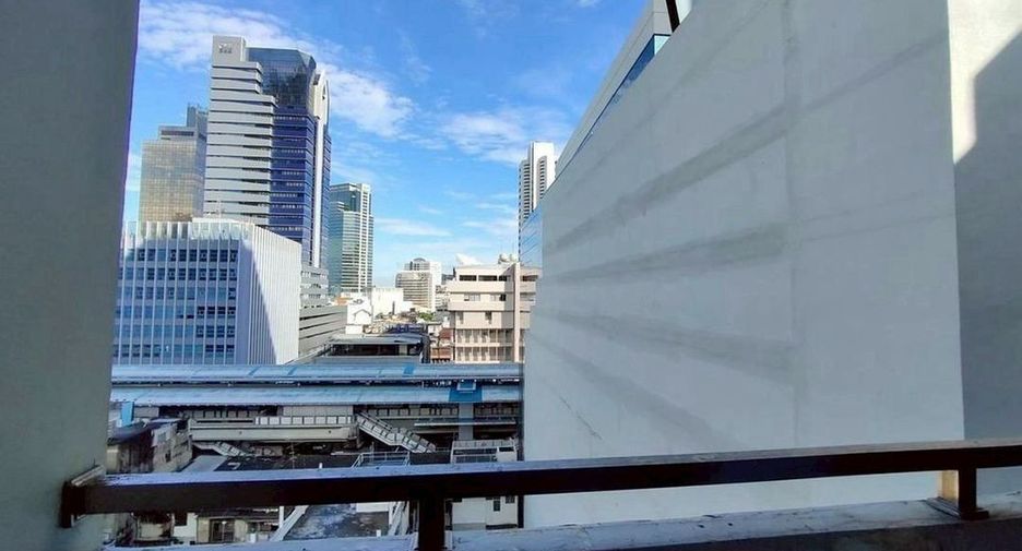 For rent 2 bedrooms condo in Bang Rak, Bangkok