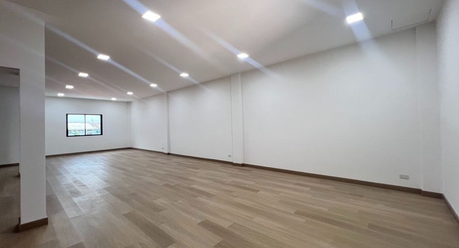 Lagerhaus zur Miete mit 3 Zimmer in Lam Luk Ka, Pathum Thani