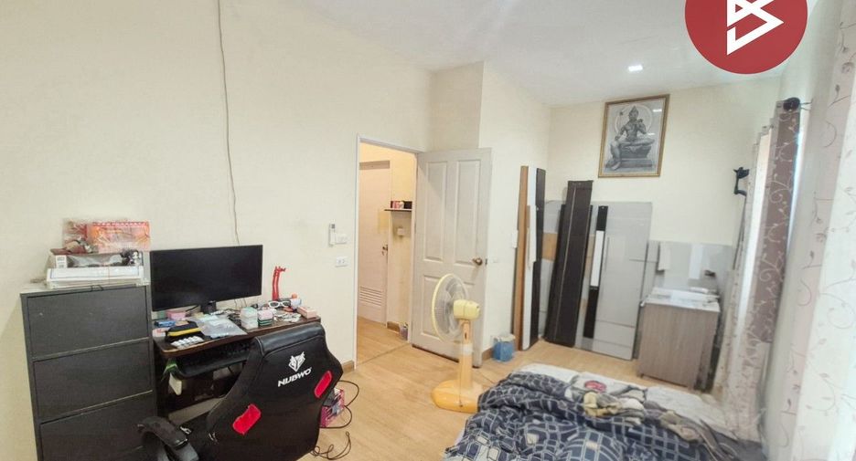 For sale 3 bedrooms townhouse in Thung Khru, Bangkok