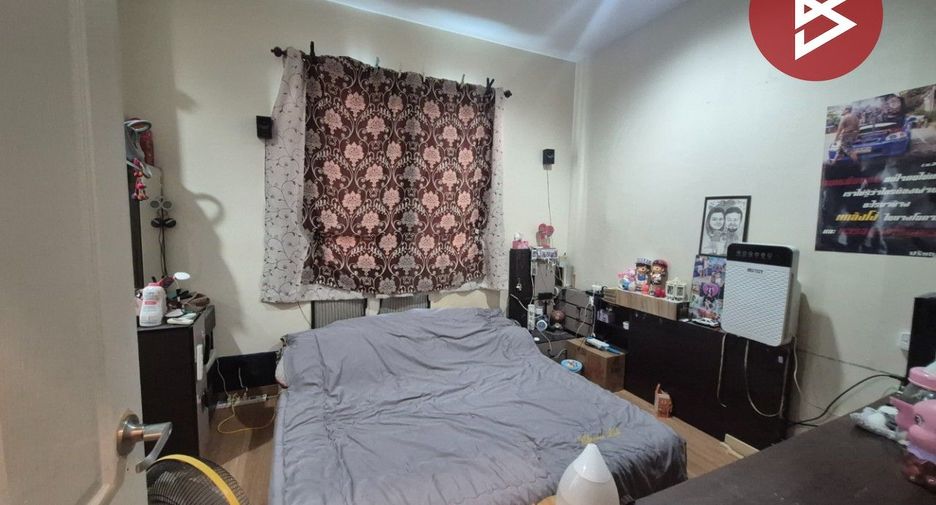 For sale 3 bedrooms townhouse in Thung Khru, Bangkok