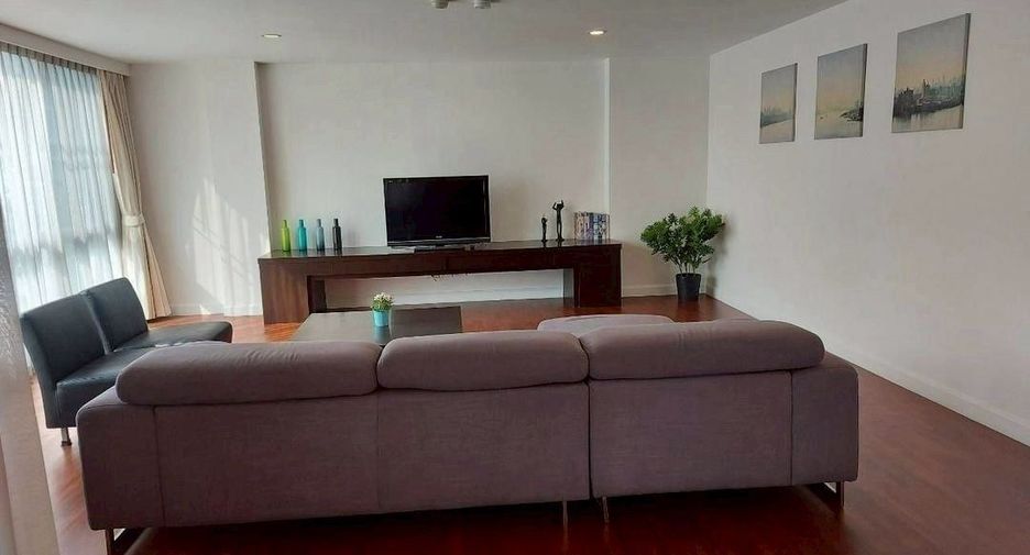 For rent 3 bedrooms condo in Sathon, Bangkok