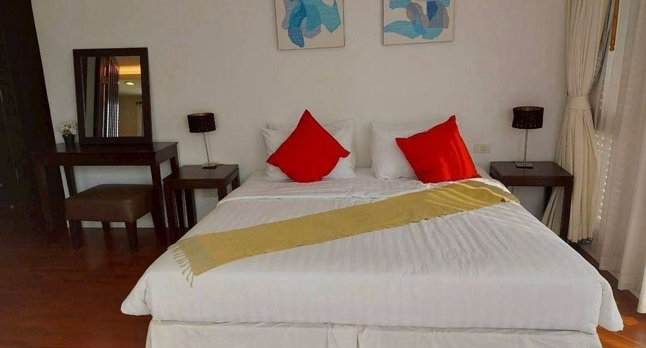 For rent 3 bedrooms condo in Sathon, Bangkok