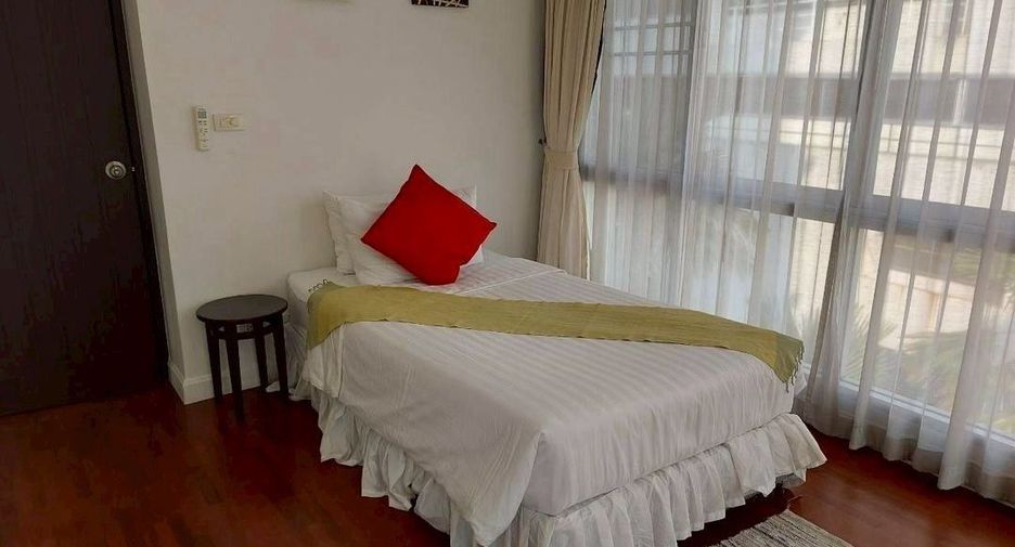 For rent 3 bedrooms condo in Sathon, Bangkok