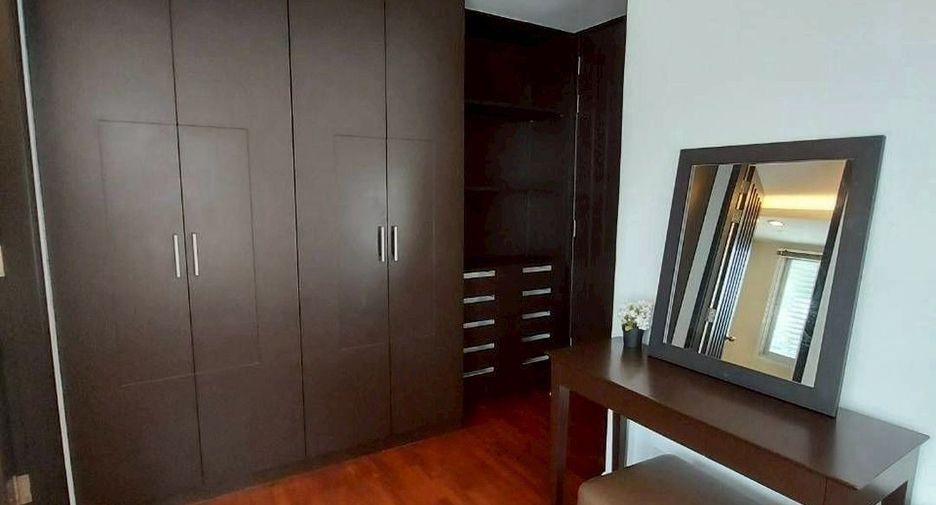 For rent 3 bedrooms condo in Sathon, Bangkok