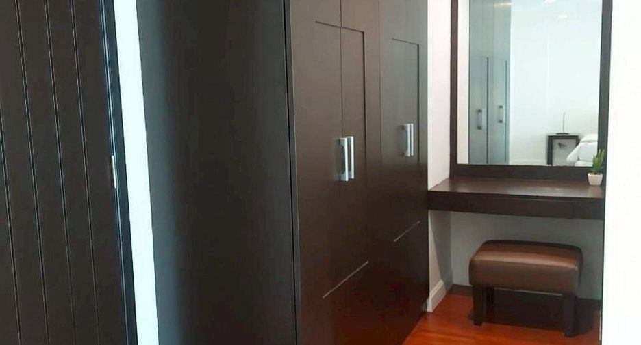 For rent 3 bedrooms condo in Sathon, Bangkok