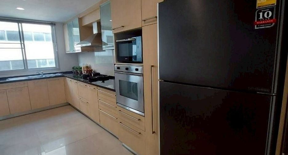 For rent 3 bedrooms condo in Sathon, Bangkok