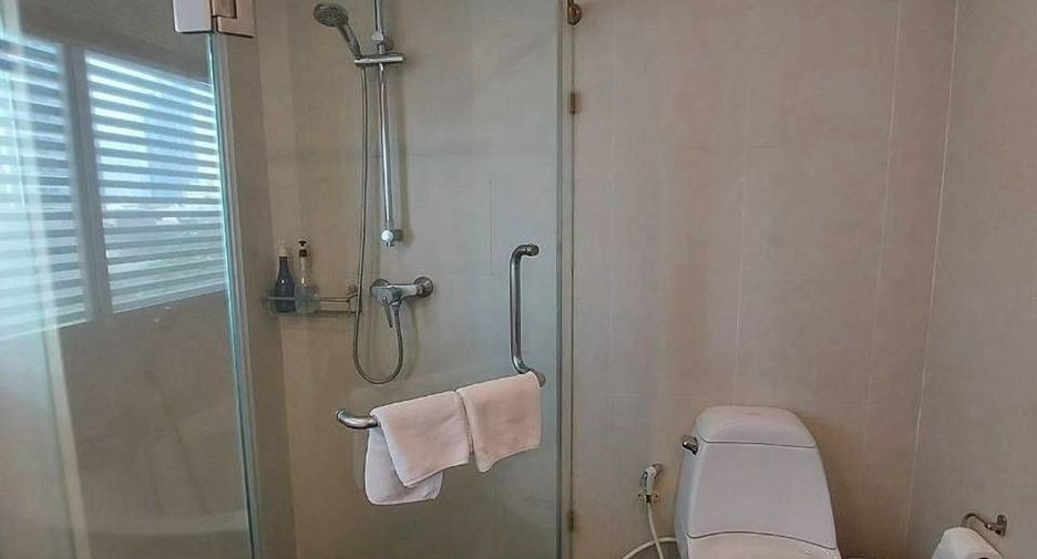 For rent 3 bedrooms condo in Sathon, Bangkok