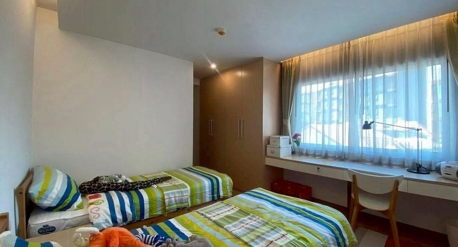 Condo en alquiler y en venta de 3 habitaciones en Phra Khanong, Bangkok