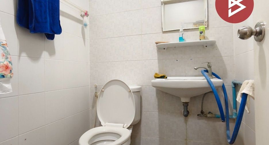 For sale 3 bedrooms townhouse in Sam Phran, Nakhon Pathom
