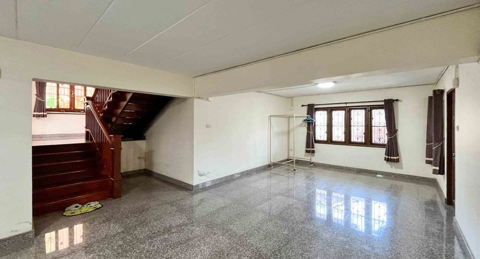 For rent 3 bedrooms house in Mueang Chiang Mai, Chiang Mai