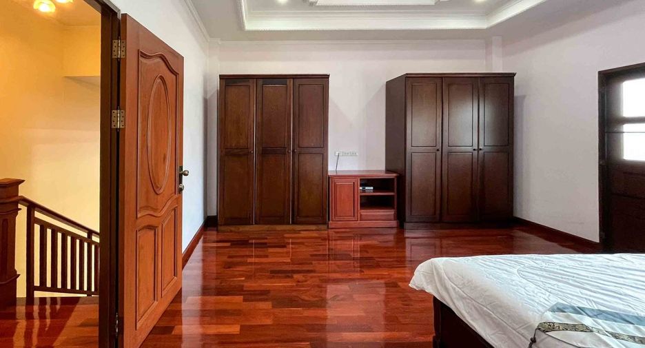 For rent 3 bedrooms house in Mueang Chiang Mai, Chiang Mai