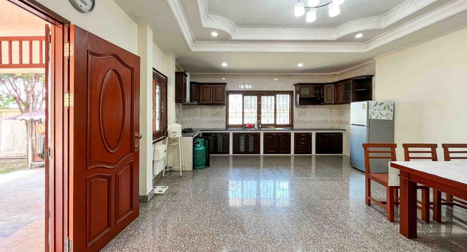 For rent 3 bedrooms house in Mueang Chiang Mai, Chiang Mai