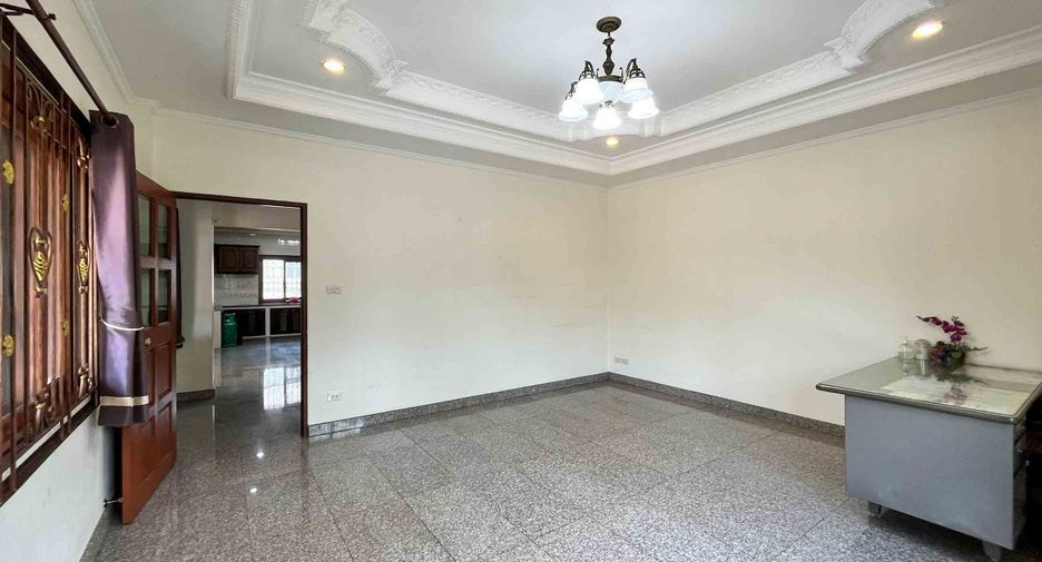 For rent 3 bedrooms house in Mueang Chiang Mai, Chiang Mai
