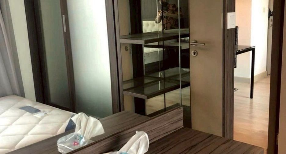 For rent 2 bedrooms condo in Huai Khwang, Bangkok