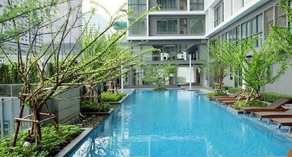 For rent 2 bedrooms condo in Huai Khwang, Bangkok